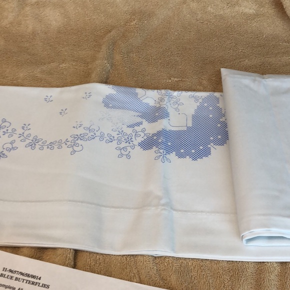 Herrschner’s Stamped cross stitch Kit 11-9657 Pillowcases Blue Butterflies - Picture 8 of 9